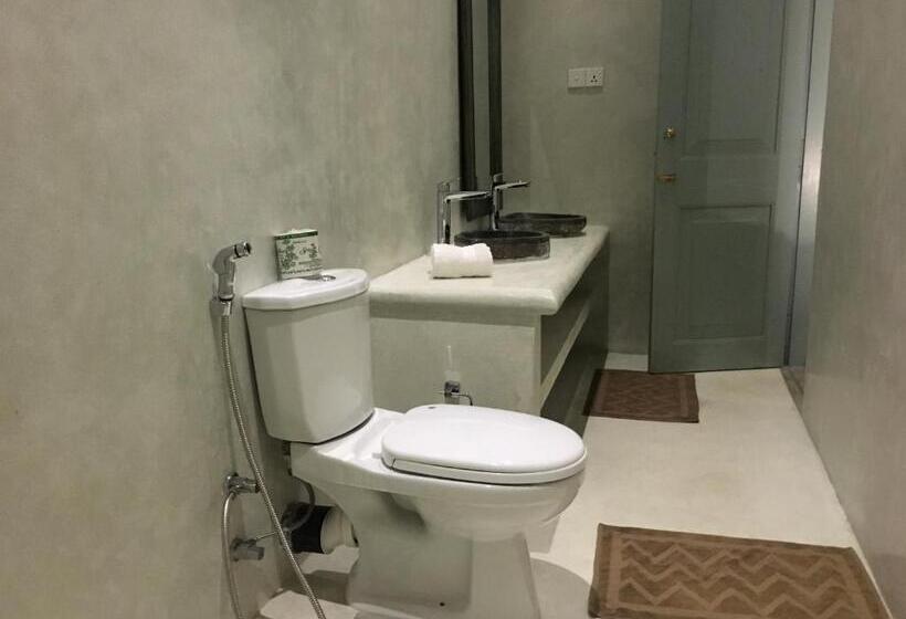 디럭스 룸, Parawa House