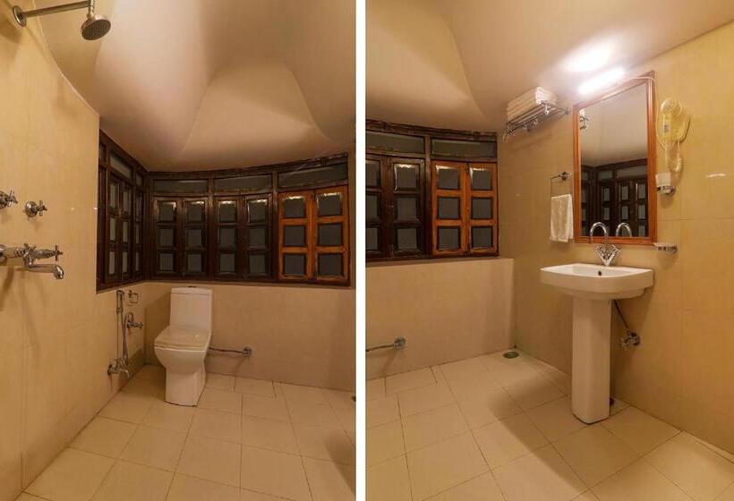 חדר אקזקיוטיב לשלושה, Fabhotel Poorv Sight