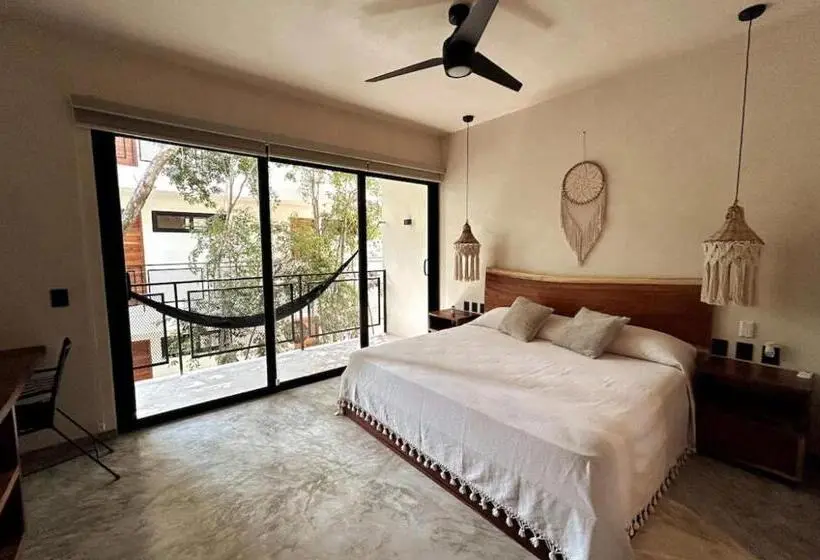 استودیوی لوکس, Homa Tulum