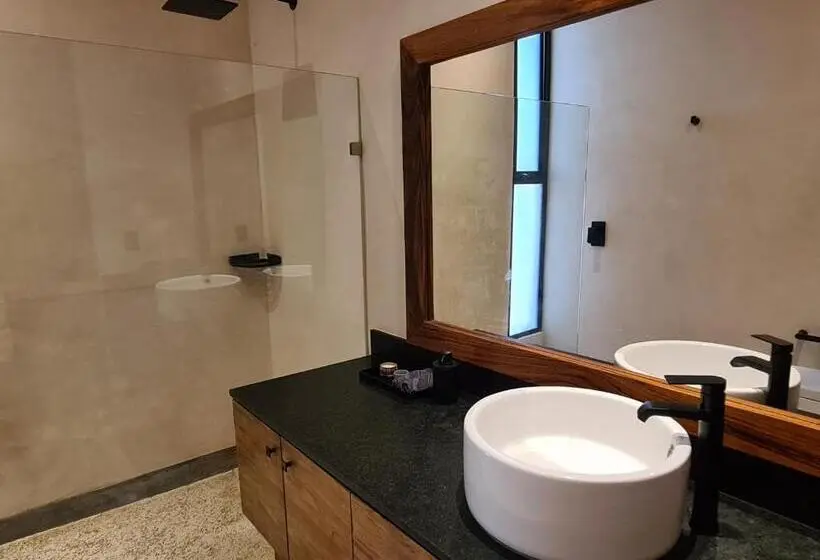 سوئیت جونیور با استخر, Homa Tulum