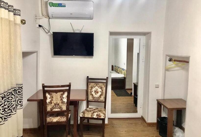 חדר סטנדרט לארבעה, Ohun Caravan Sarai