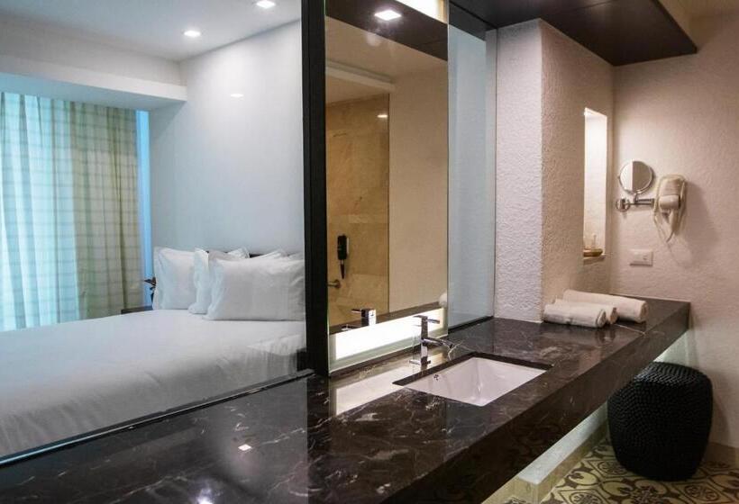 豪华房间, Eurobuilding Hotel & Suites Lecheria