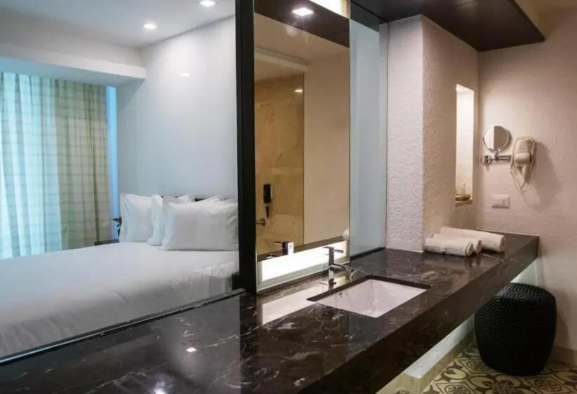 اتاق لوکس, Eurobuilding Hotel & Suites Lecheria