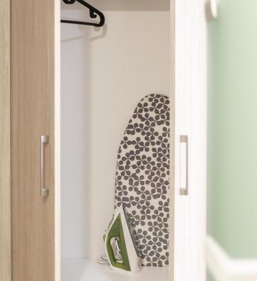 חדר סופריור לשלושה, Summer Inn