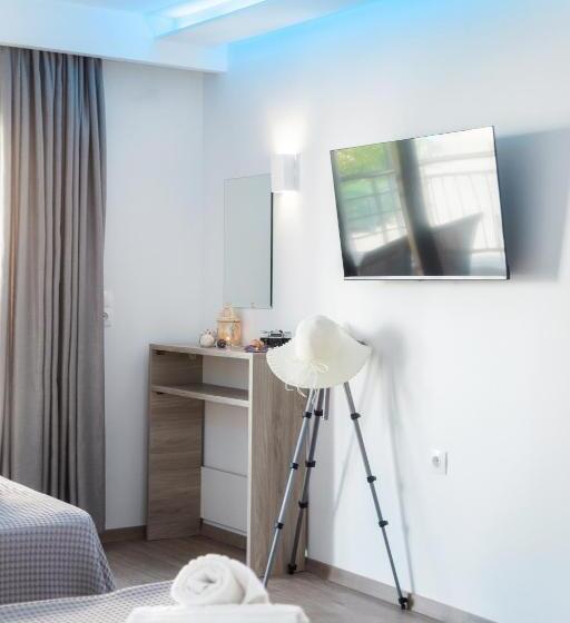 חדר סופריור לשלושה עם נוף לים, Summer Inn