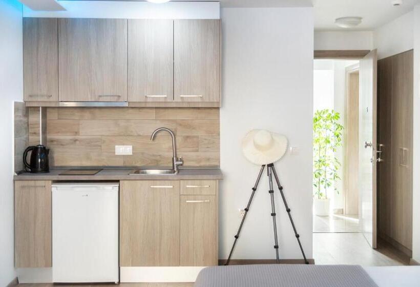 חדר סופריור לשלושה עם נוף לים, Summer Inn