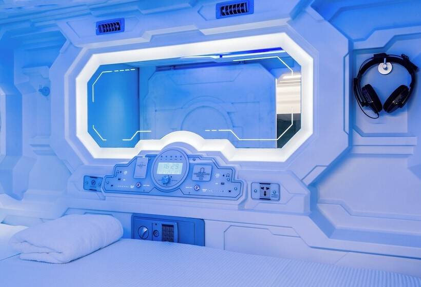 标准单人间, Underground Capsule