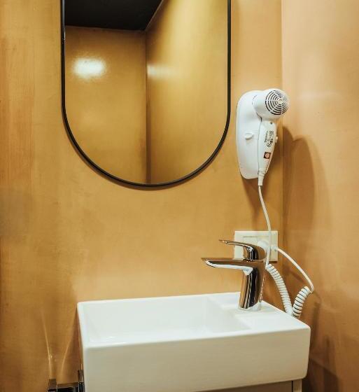 标准单人间, Underground Capsule