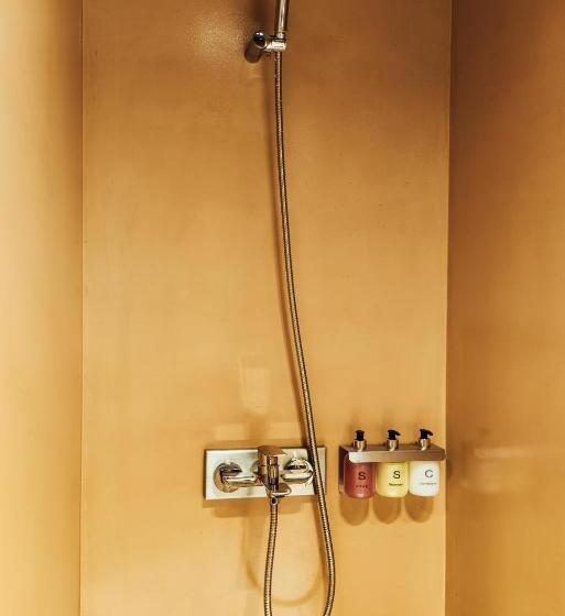 标准单人间, Underground Capsule