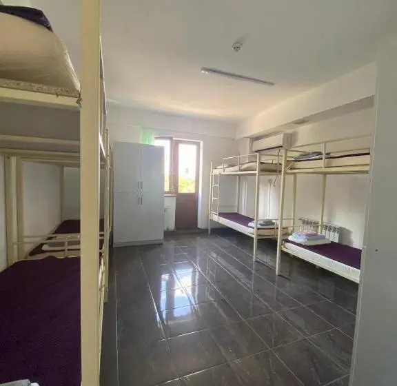 تختخواب در اتاق مشترک, Aport Hostel Alma Ata