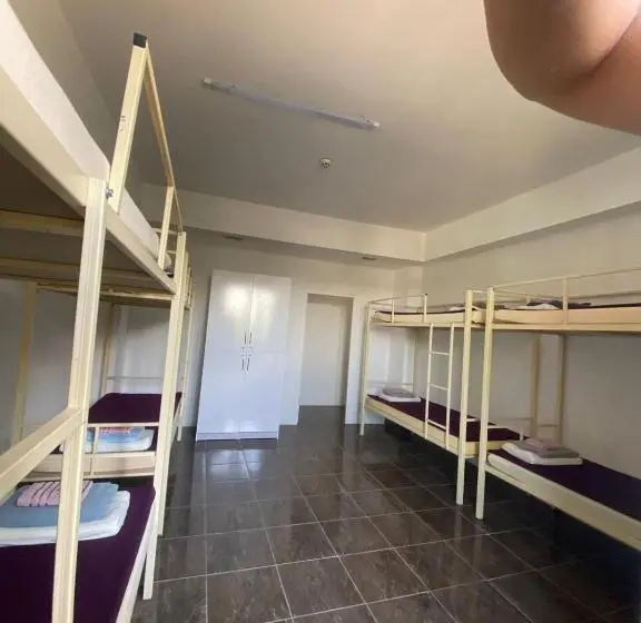 تختخواب در اتاق مشترک, Aport Hostel Alma Ata