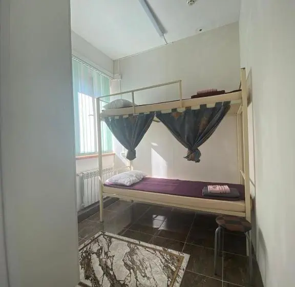 اتاق خانوادگی, Aport Hostel Alma Ata