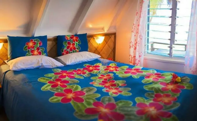 بانگلوی استاندارد, Paradise Cove Lodge