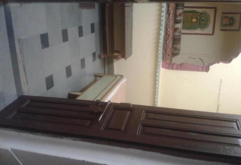 Quarto Familiar, Raj Mahal Guest House