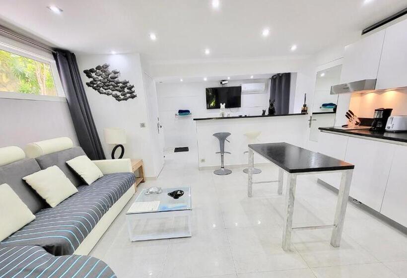 استودیوی سوپریور, Résidence Adam Et Eve