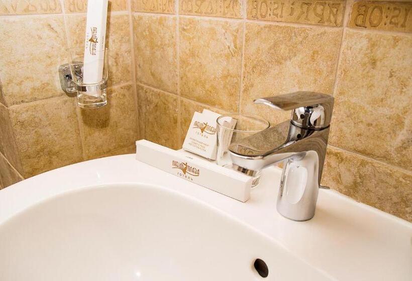 اتاق استاندارد یک نفره, Boutique Spa Casino Hotel Lybid Plaza