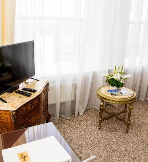 اتاق استاندارد یک نفره, Boutique Spa Casino Hotel Lybid Plaza