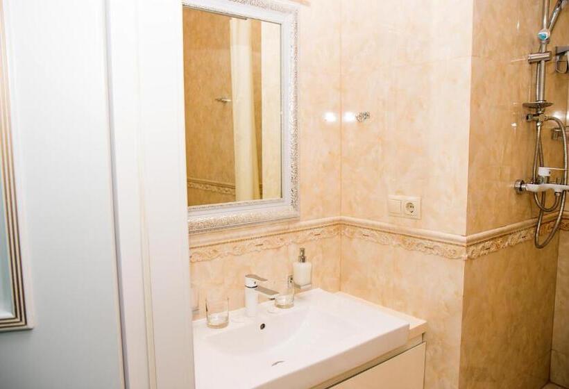 اتاق سوپریور, Boutique Spa Casino Hotel Lybid Plaza