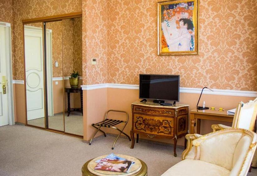 سوئیت جونیور کلاسیک, Boutique Spa Casino Hotel Lybid Plaza