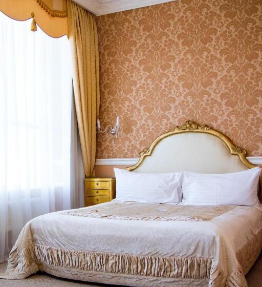 سوئیت جونیور کلاسیک, Boutique Spa Casino Hotel Lybid Plaza