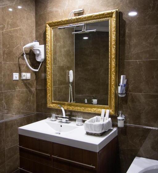 اتاق استاندارد سه تخته با بالکن, Boutique Spa Casino Hotel Lybid Plaza