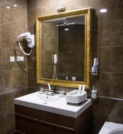 Standard Kolmen Hengen Huone Parveke, Boutique Spa Casino Hotel Lybid Plaza