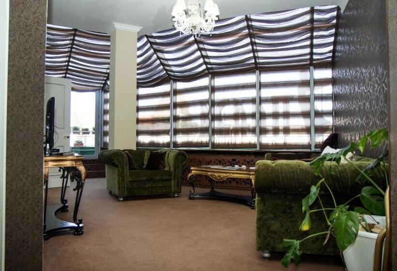 اتاق استاندارد سه تخته با بالکن, Boutique Spa Casino Hotel Lybid Plaza