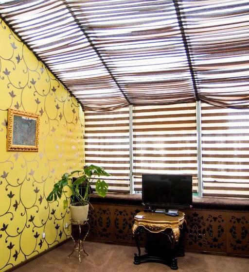 اتاق استاندارد سه تخته با بالکن, Boutique Spa Casino Hotel Lybid Plaza