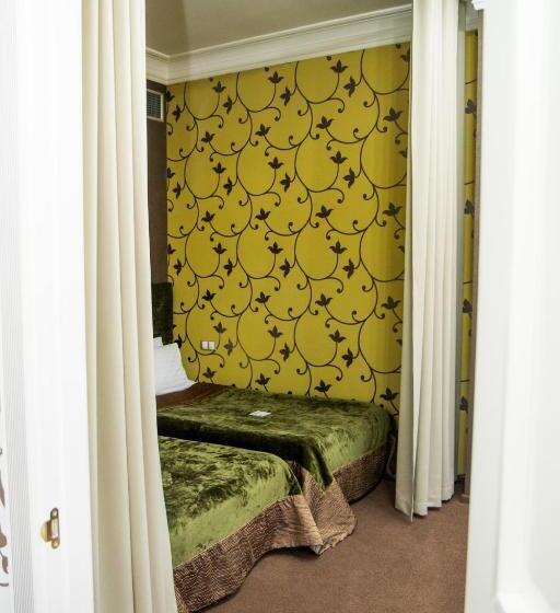 اتاق استاندارد سه تخته با بالکن, Boutique Spa Casino Hotel Lybid Plaza