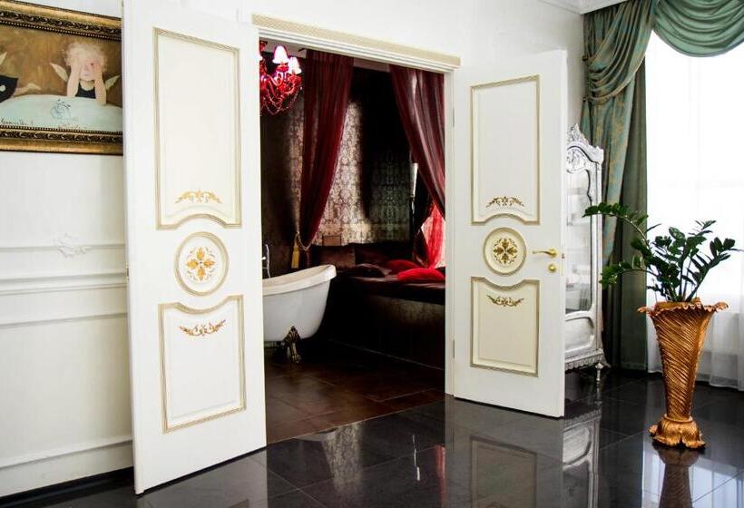 سوئیت پرزیدنت, Boutique Spa Casino Hotel Lybid Plaza