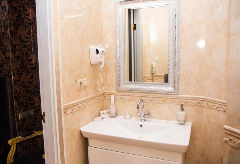 اتاق استاندارد یک نفره, Boutique Spa Casino Hotel Lybid Plaza