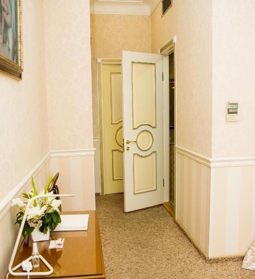 اتاق استاندارد یک نفره, Boutique Spa Casino Hotel Lybid Plaza