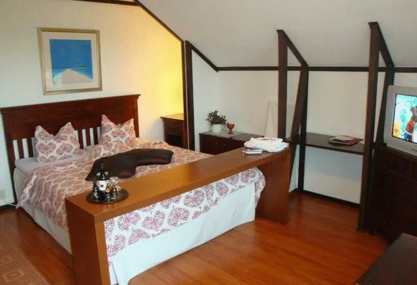 اتاق استاندارد با بالکن, Cronin S Guesthouse Bed & Breakfast