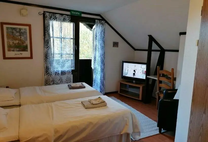اتاق استاندارد با بالکن, Cronin S Guesthouse Bed & Breakfast