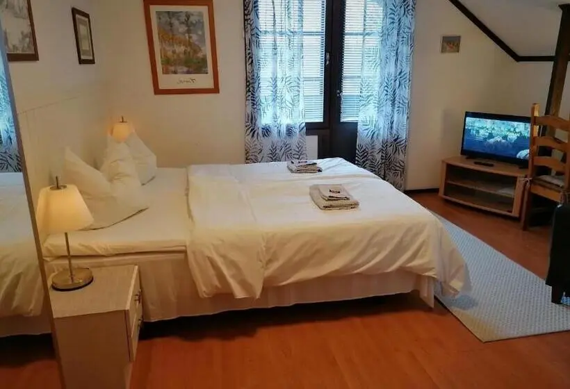 اتاق سوپریور با چشم‌انداز باغ, Cronin S Guesthouse Bed & Breakfast