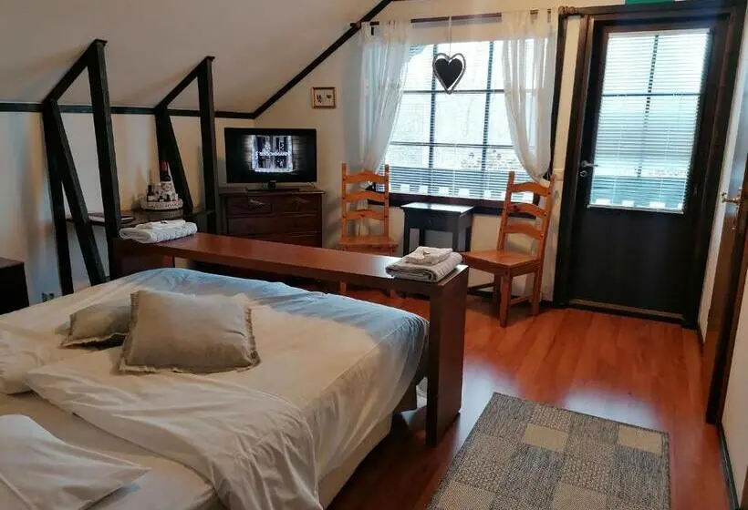 اتاق سوپریور با چشم‌انداز باغ, Cronin S Guesthouse Bed & Breakfast