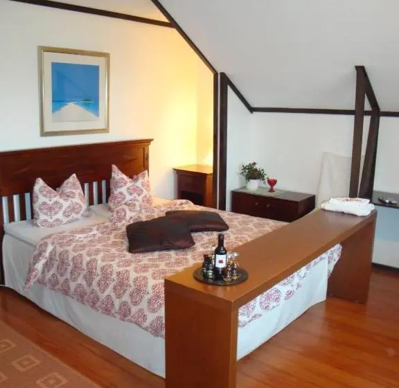 اتاق سوپریور با چشم‌انداز باغ, Cronin S Guesthouse Bed & Breakfast