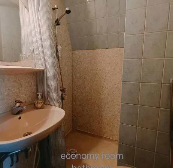 اتاق اکونومی, Cronin S Guesthouse Bed & Breakfast