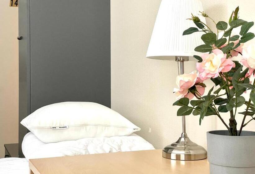 标准三人间共用浴室, Hostel Hermanni