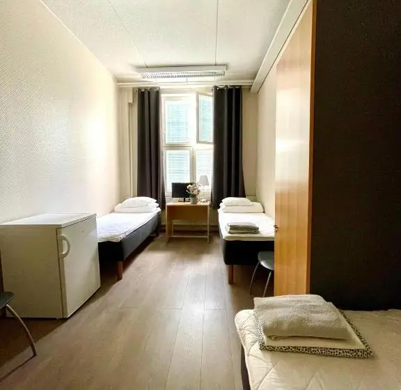 バスルーム共有のトリプルスタンダード, Hostel Hermanni