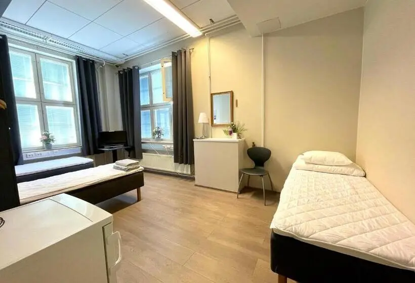 バスルーム共有のトリプルスタンダード, Hostel Hermanni
