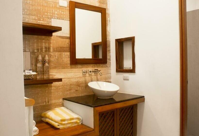 اتاق استاندارد سه نفره, Dos Mundos Pacific Resort