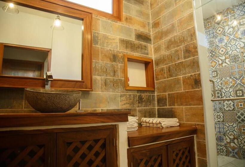 اتاق راحتی سه تخته, Dos Mundos Pacific Resort