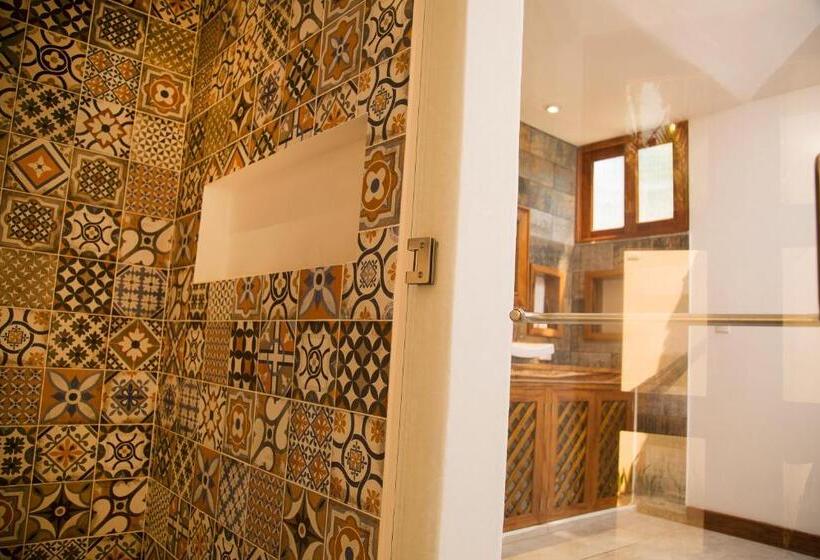 اتاق لوکس سه تخته, Dos Mundos Pacific Resort