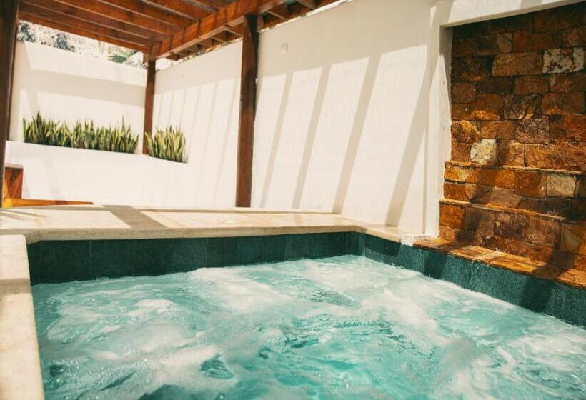 اتاق لوکس سه تخته, Dos Mundos Pacific Resort