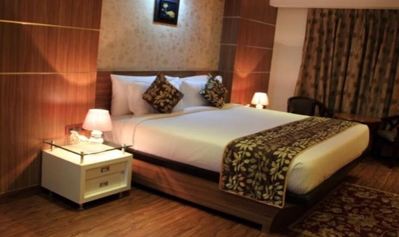 اتاق اکونومی, Maple Wood