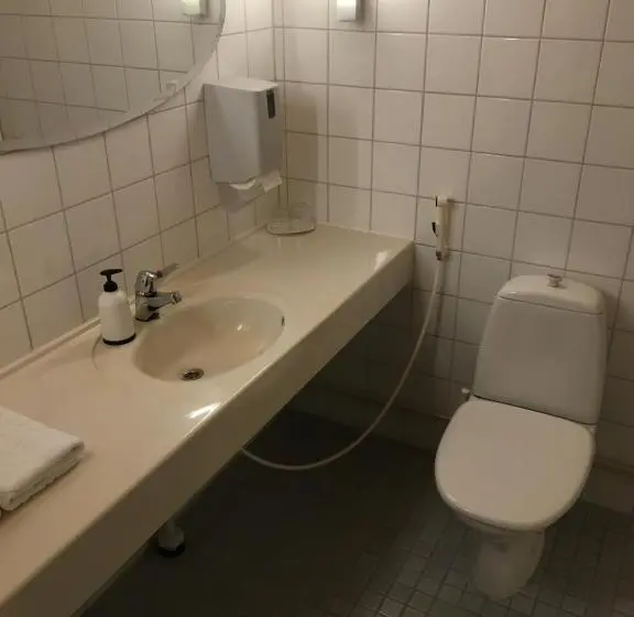 Standard Neljän Hengen Huone, Yöpuu