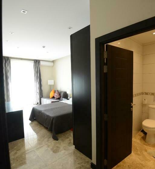اتاق لوکس با بالکن و چشم‌انداز دریا, Il Bukkett B&b