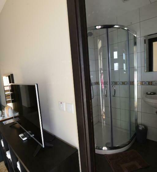 اتاق لوکس با بالکن و چشم‌انداز دریا, Il Bukkett B&b