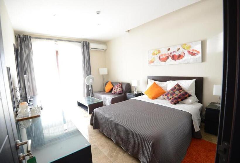 اتاق لوکس با بالکن و چشم‌انداز دریا, Il Bukkett B&b